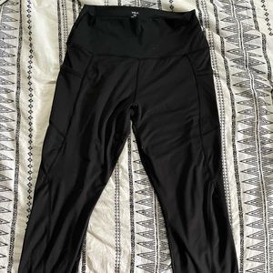 Black high rise leggings with pockets